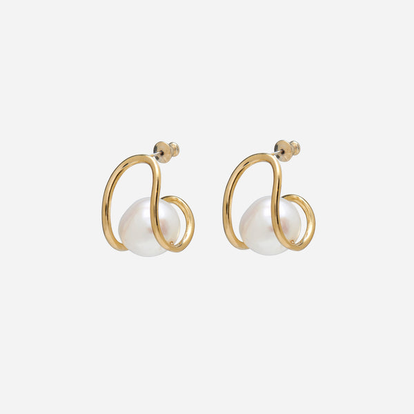 Pearl Swerve Earrings in Gold