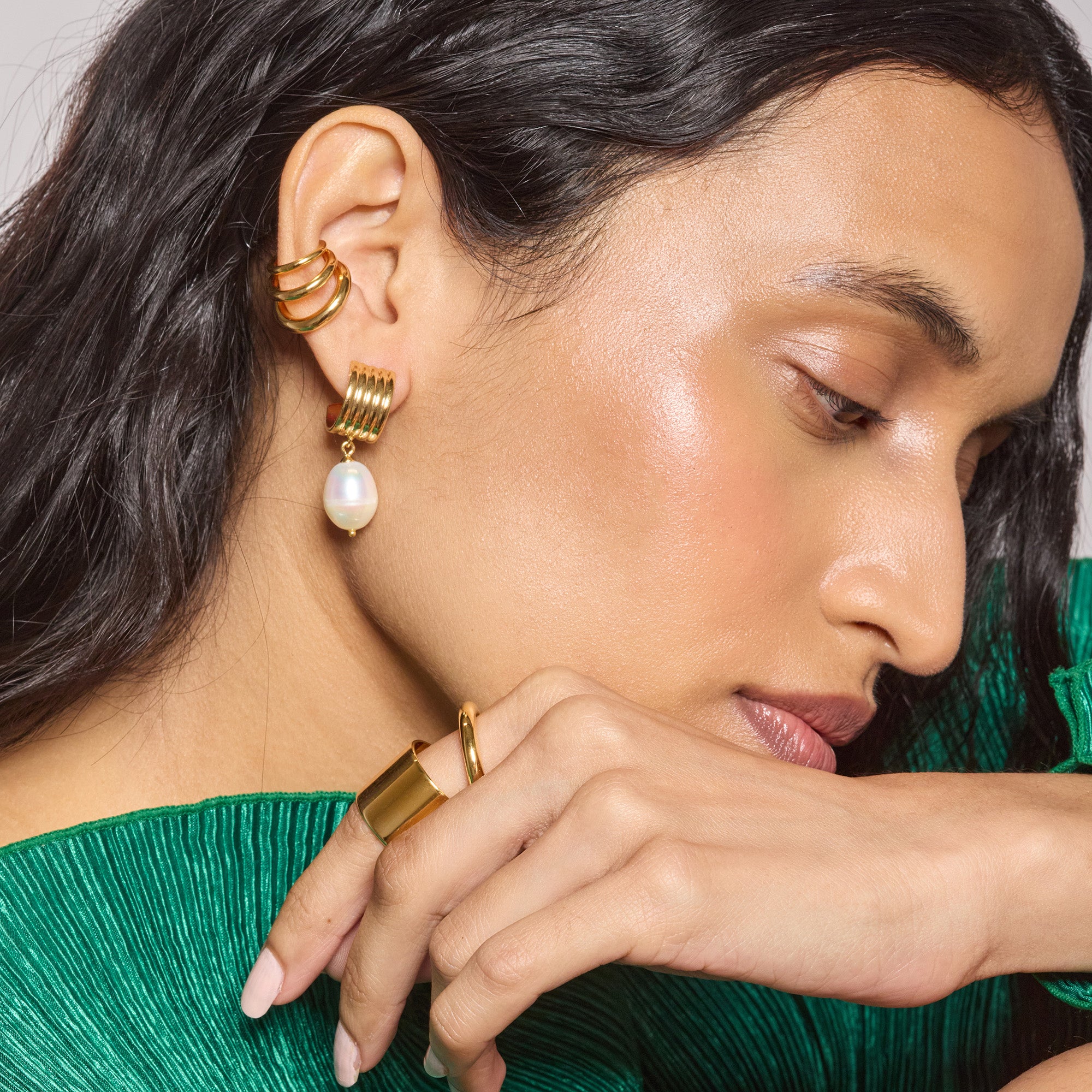 Ridge Pearl Earrings in Gold