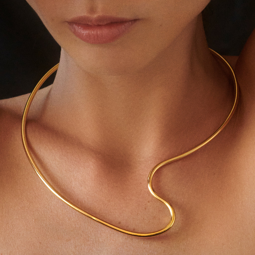 Cursive Collar in Gold