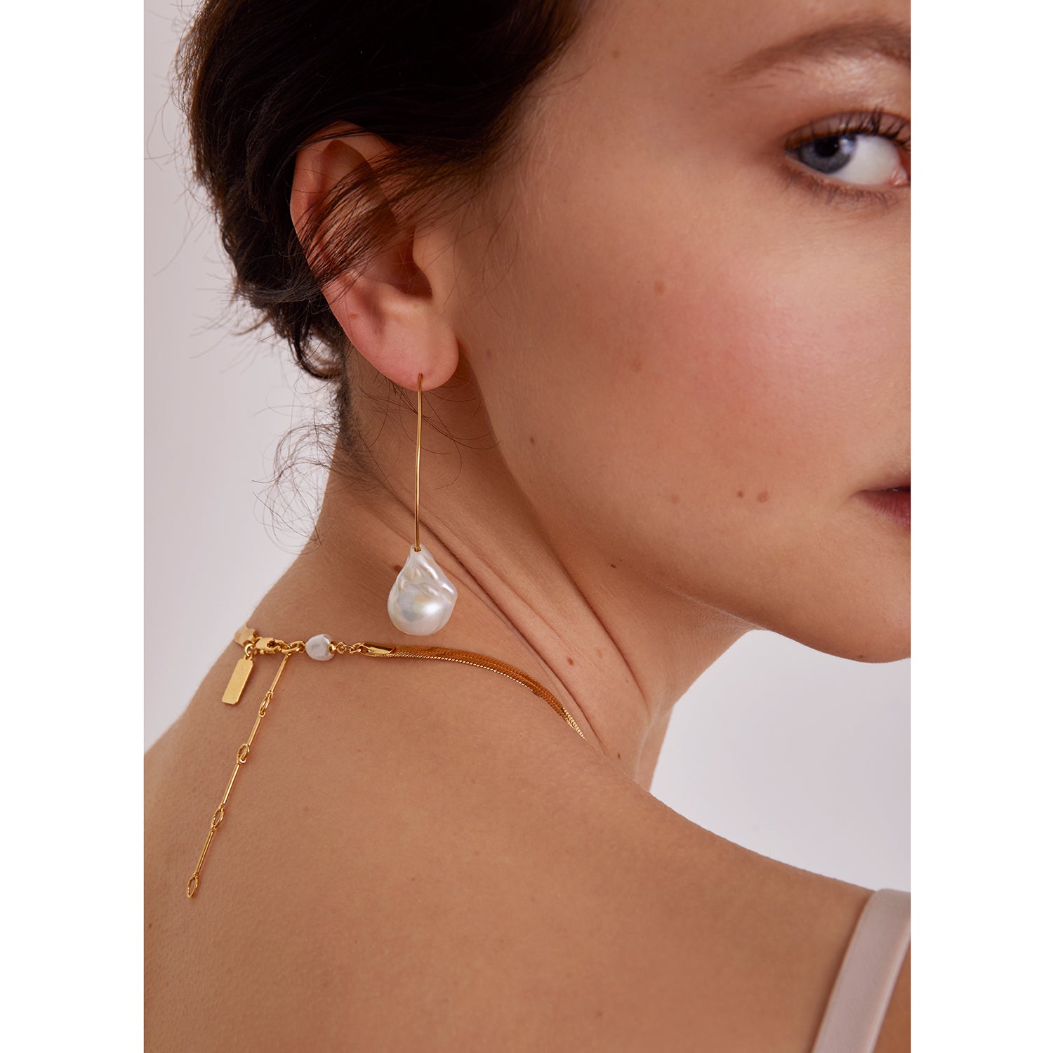 Pearl Herringbone Necklace in Rhodium