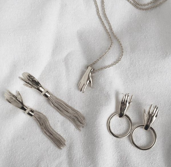 Hand Necklace in Silver