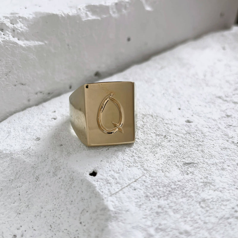 Scrawled Initial Ring Gold Q