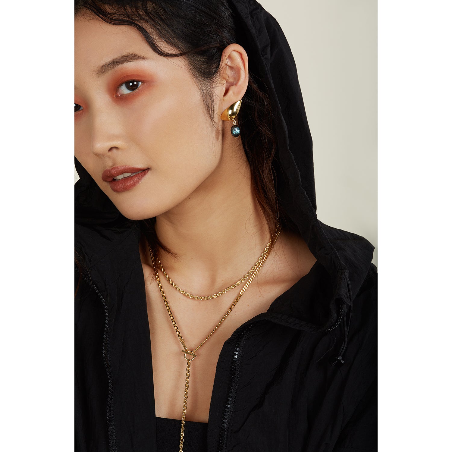 Faceted Pearl Lobe Earring in Gold