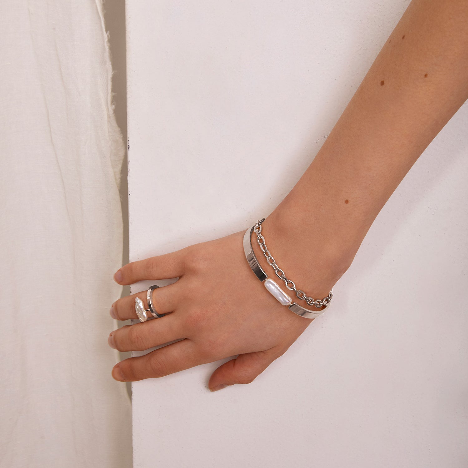 Stratus Bracelet in Rhodium