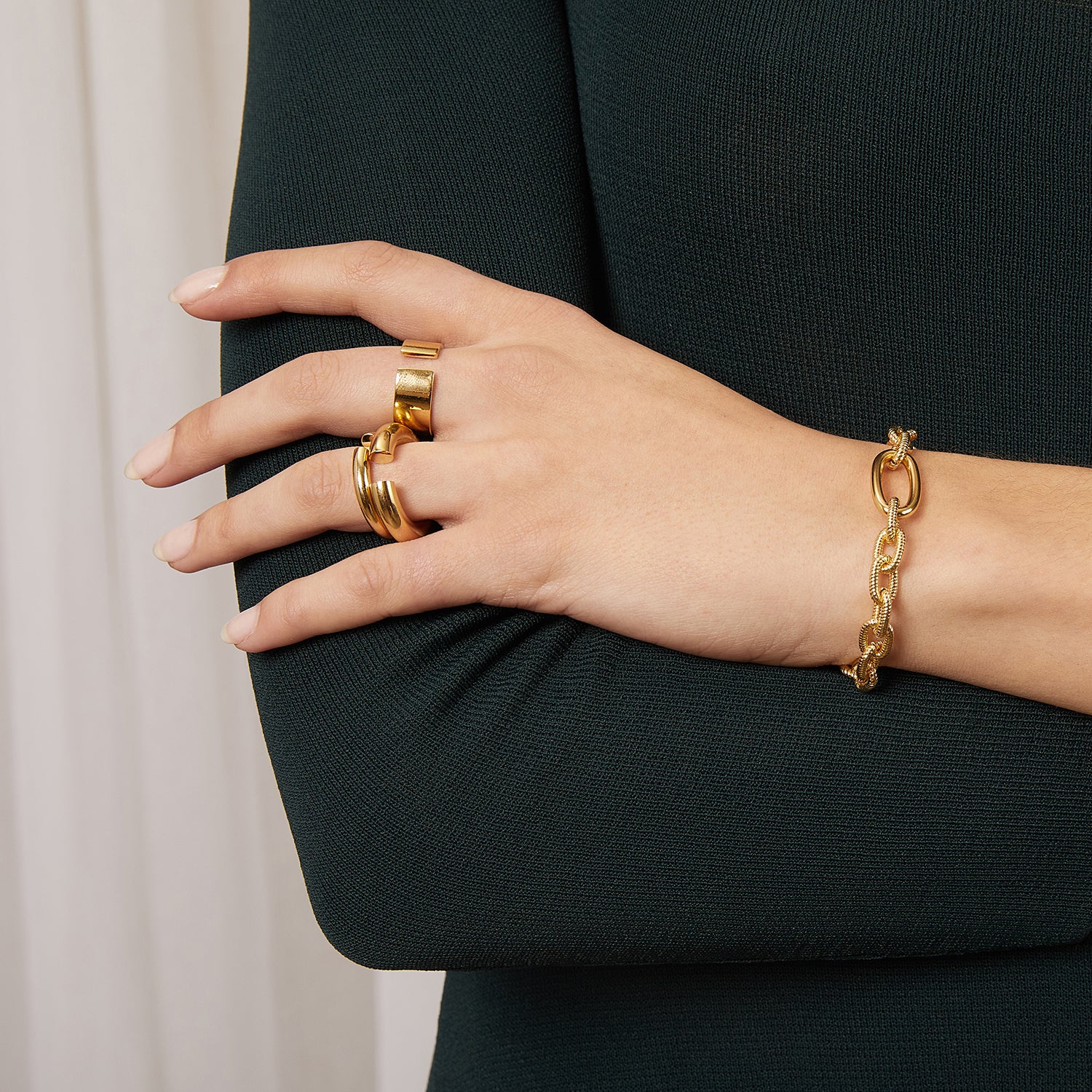 Ridge Bracelet in Gold