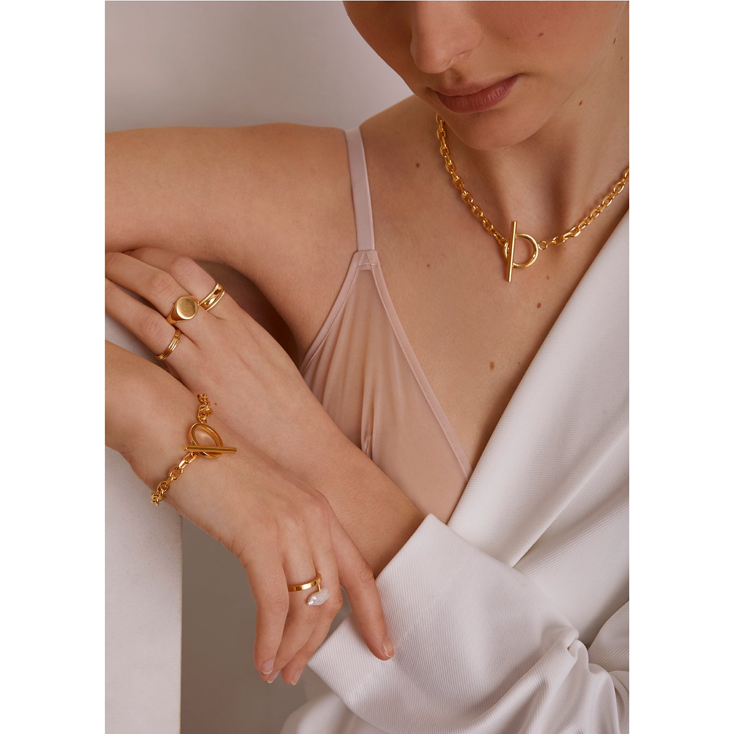 Toggle Necklace in Gold