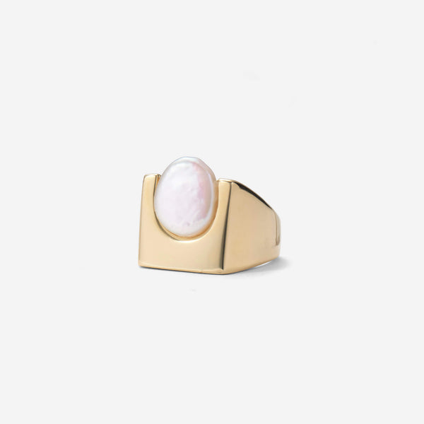 Pearl Signet Ring in Gold