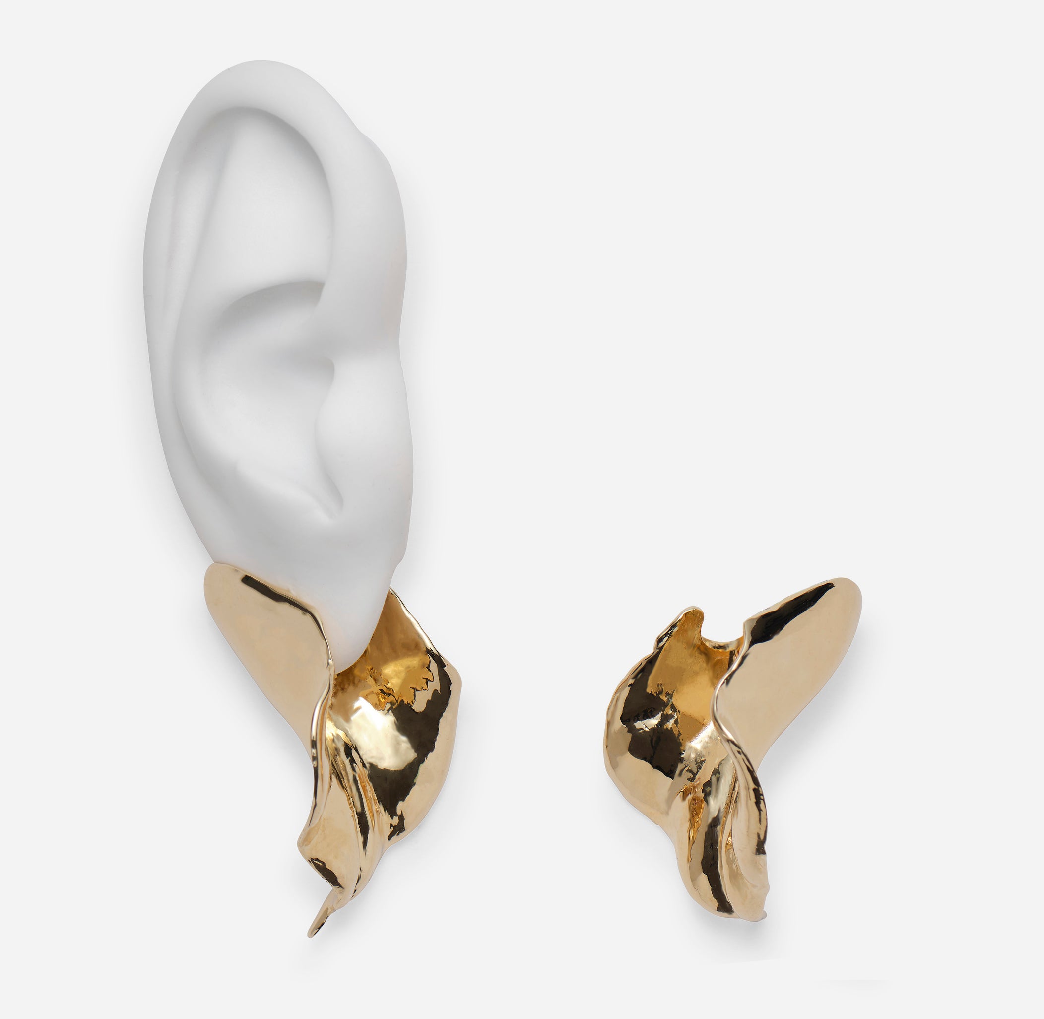 Calla Lilly Huggie Earring in Gold