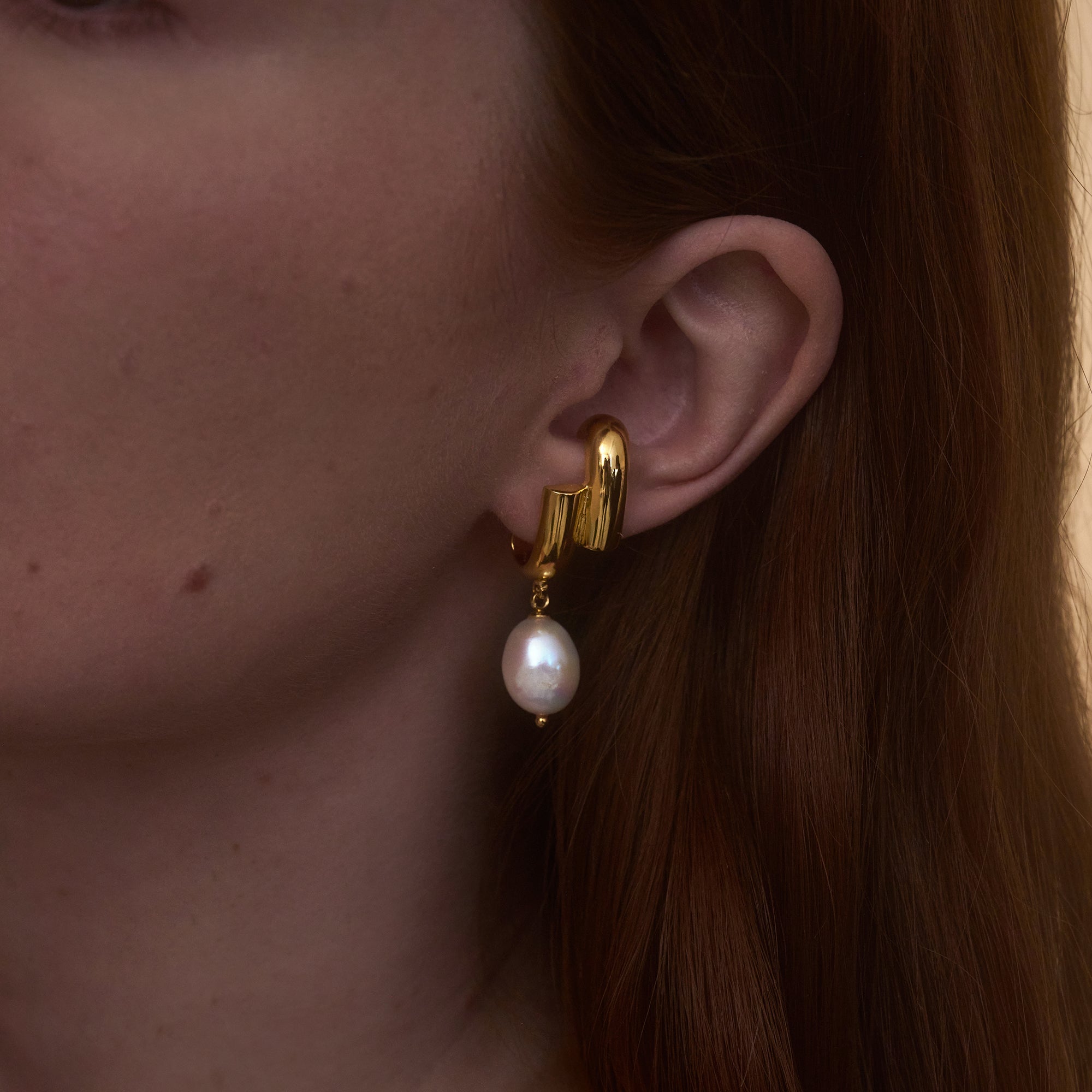 Pearl Shift Earrings in Gold
