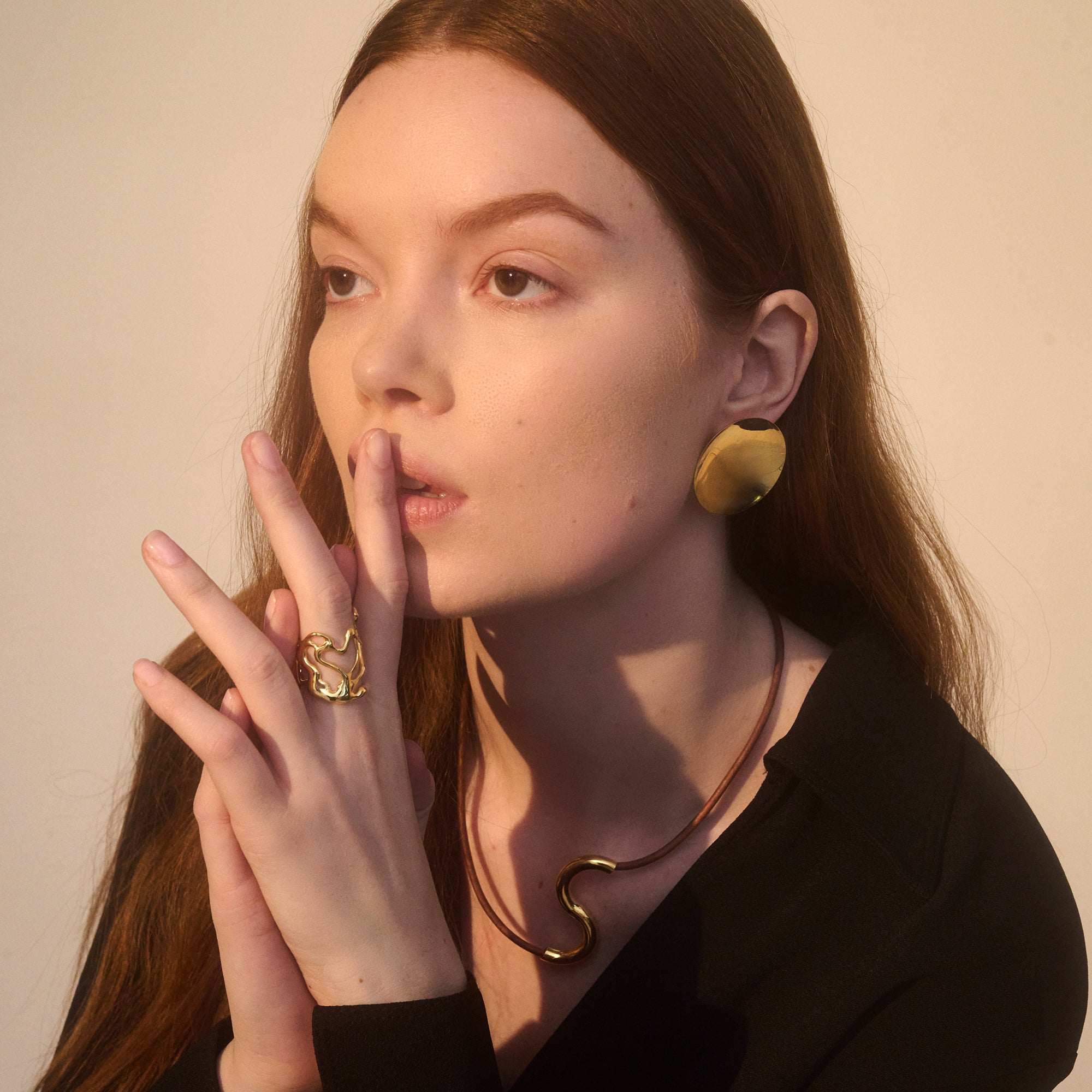 Curve Necklace in Gold