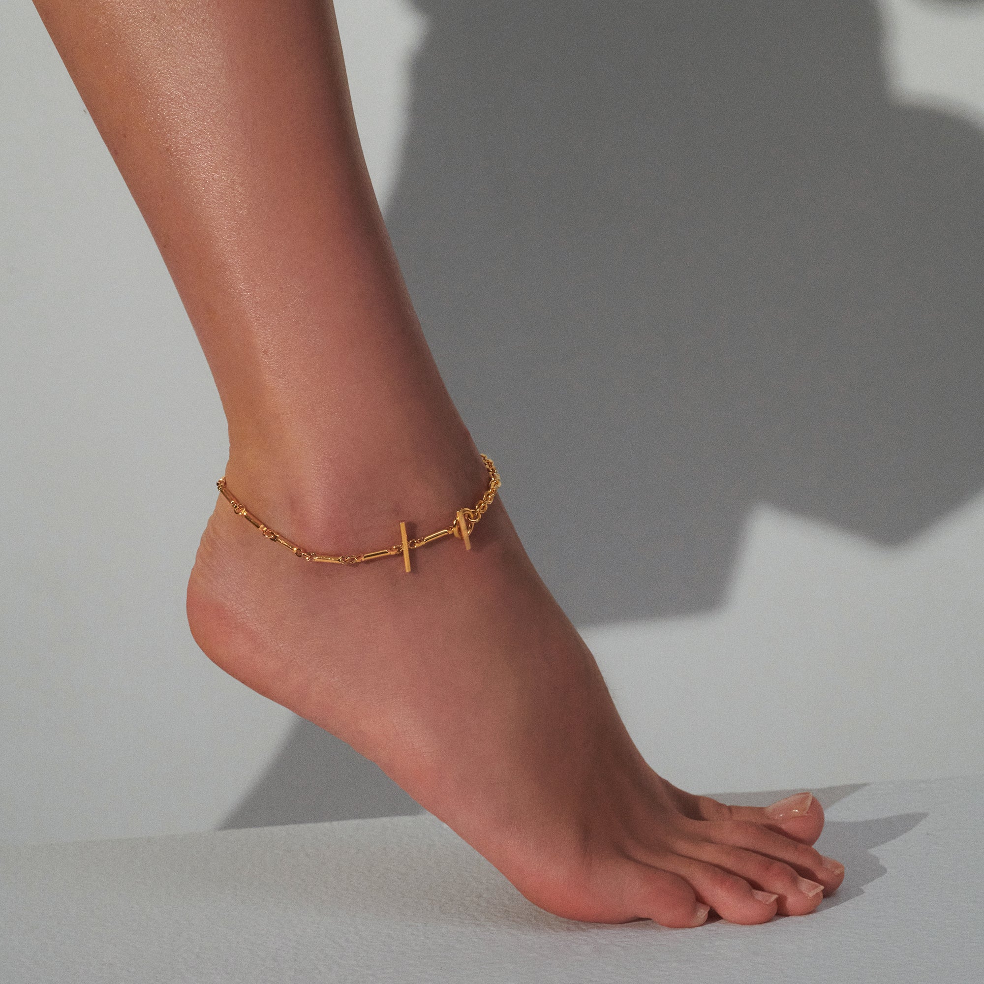 Triplet Toggle Anklet in Gold