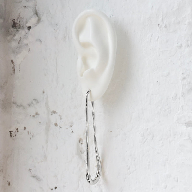 Alter Earring in Rhodium
