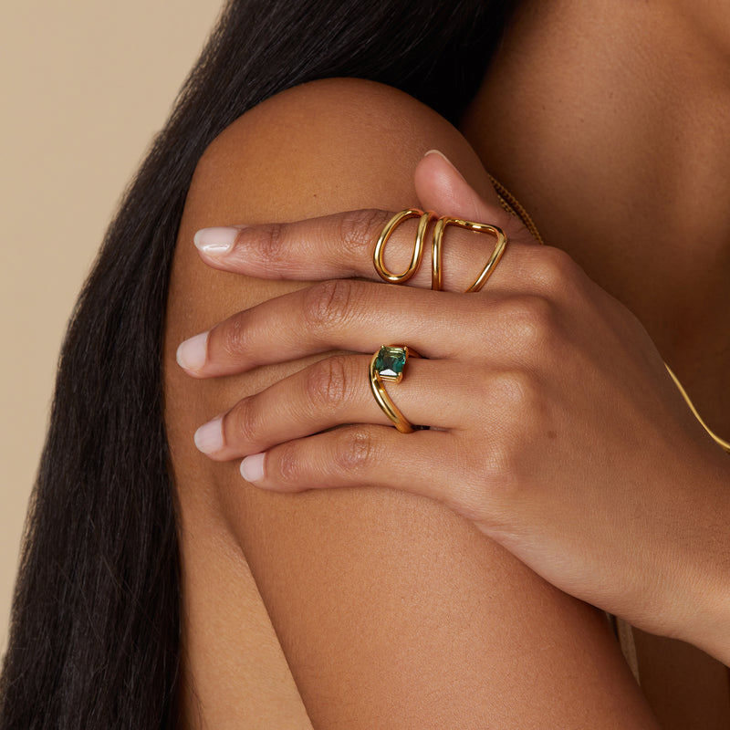 Curve Ring with Green Quartz in Gold