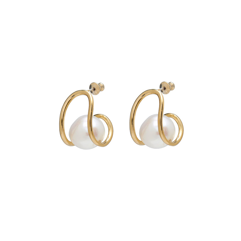 Pearl Swerve Earring in Gold