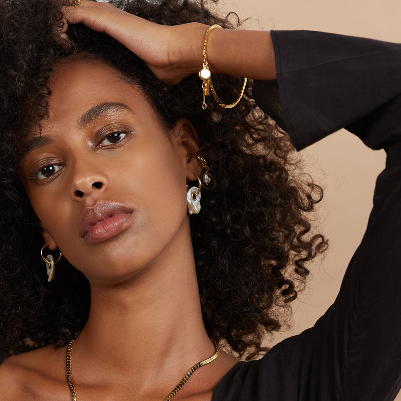 Lady Grey Pearl Eyelet Earring in Gold