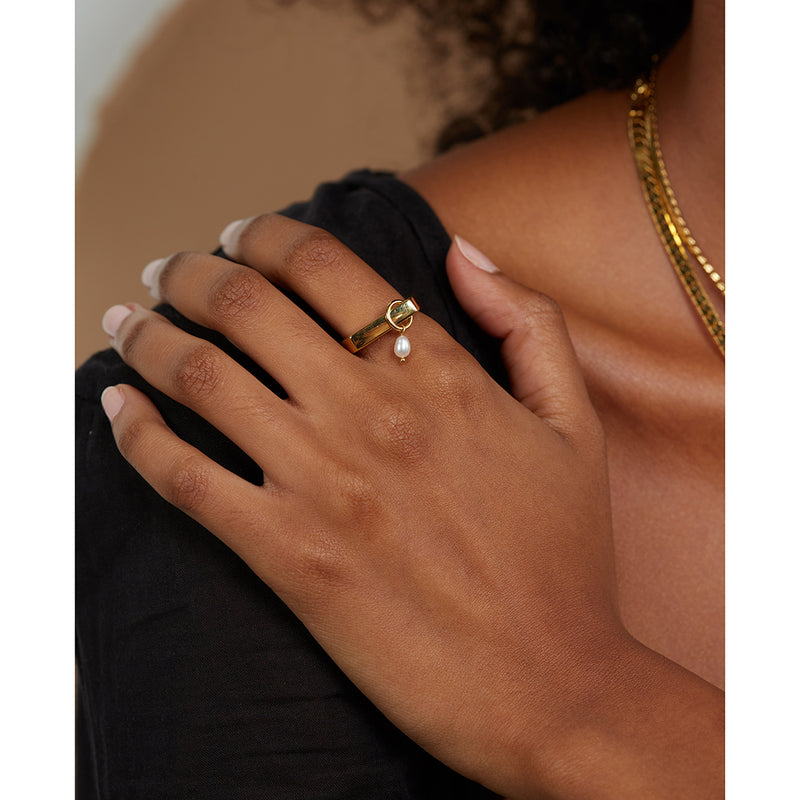 Pierced Signet Ring in Gold