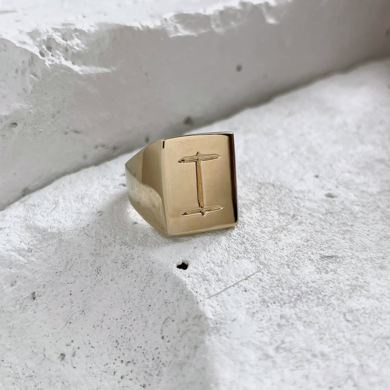 Scrawled Initial Ring Gold I