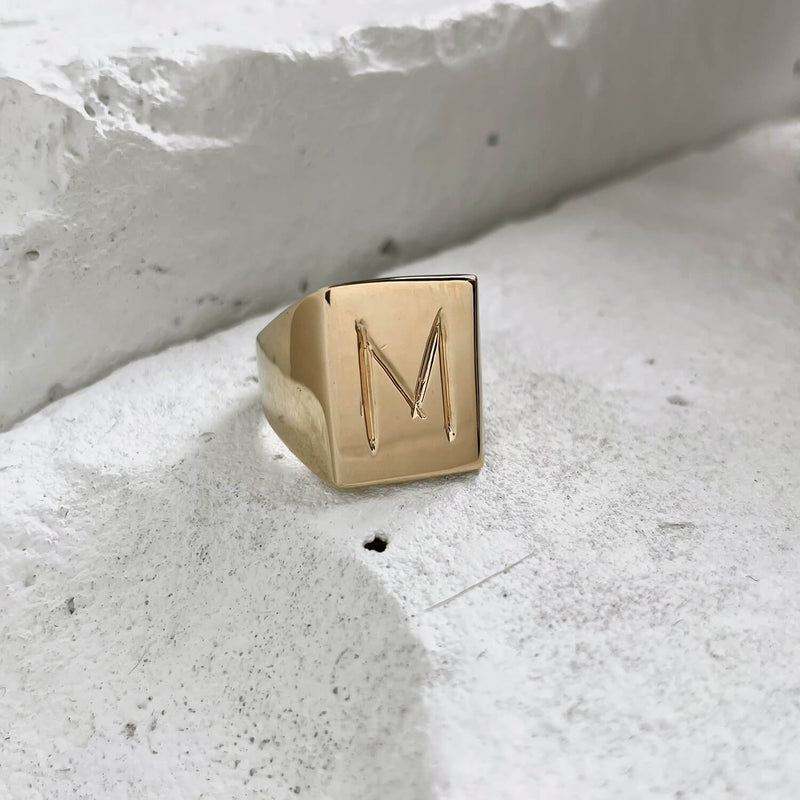Scrawled Initial Ring Gold M