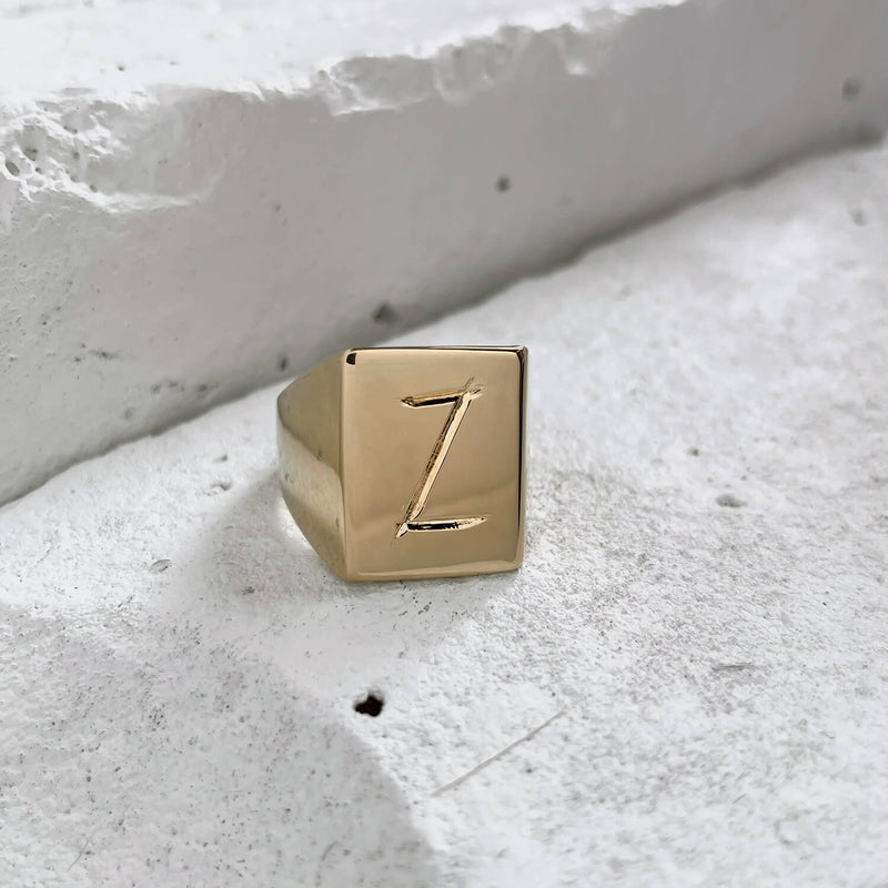 Scrawled Initial Ring Gold Z