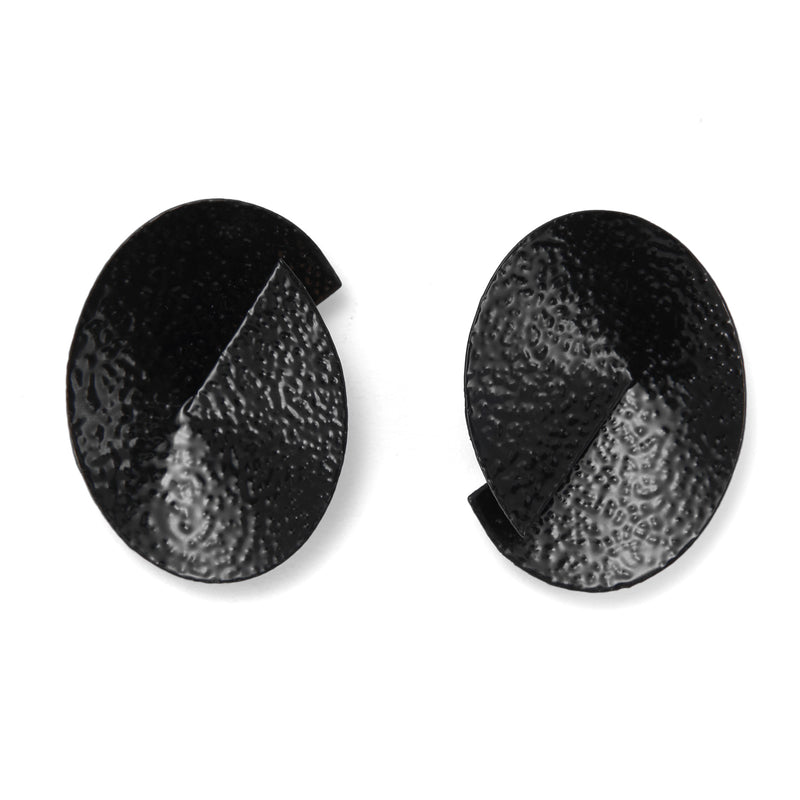 Ori Earring in Black Pebble