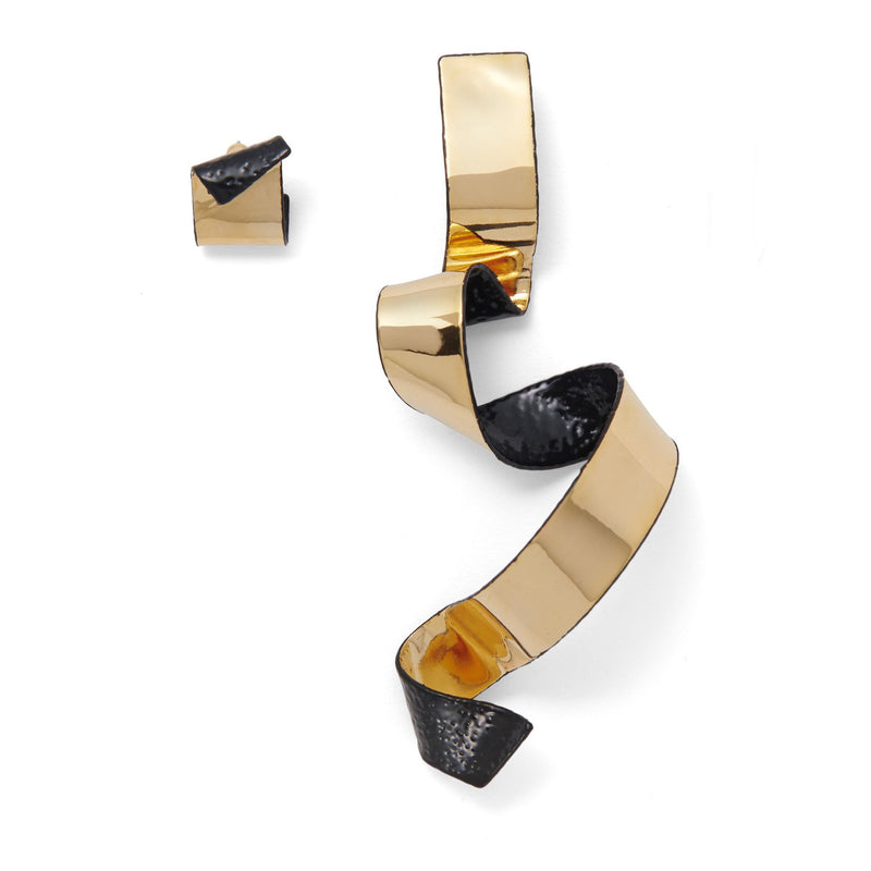 Lady Grey Jewelry Rue Earring in Gold and Black Pebble