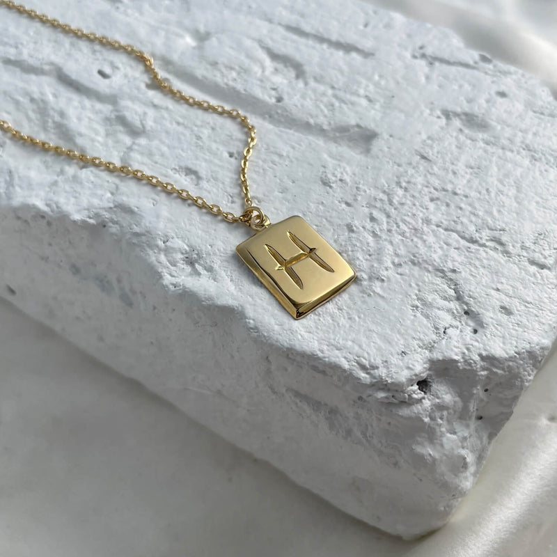 Scrawled Initial Pendant in Gold H