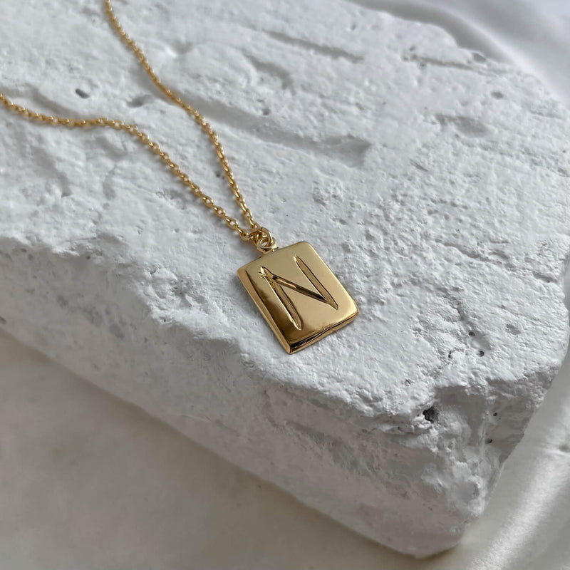 Scrawled Initial Pendant in Gold N