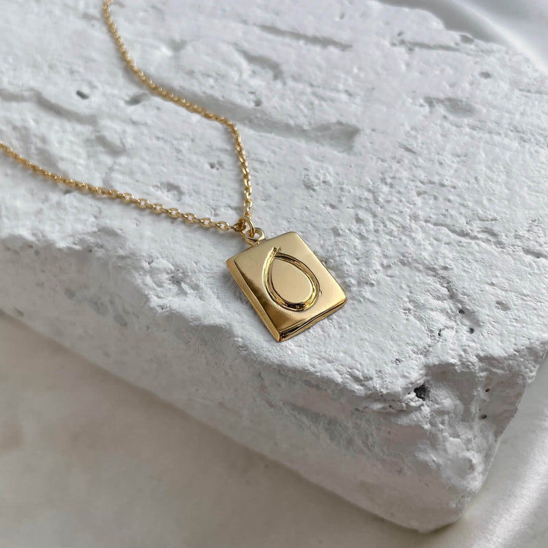 Scrawled Initial Pendant in Gold O