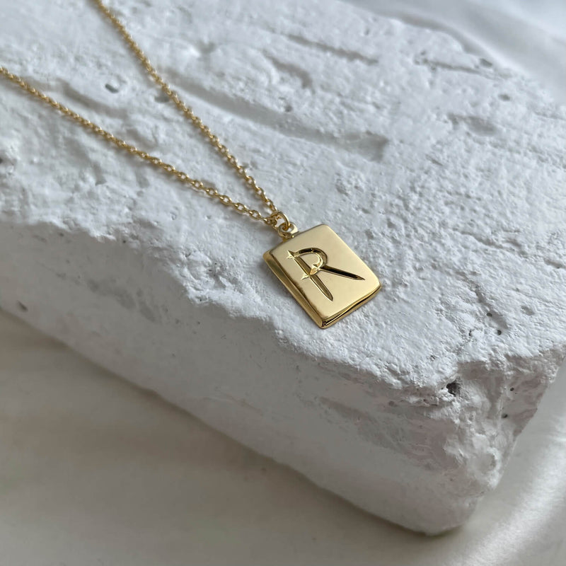 Scrawled Initial Pendant in Gold R