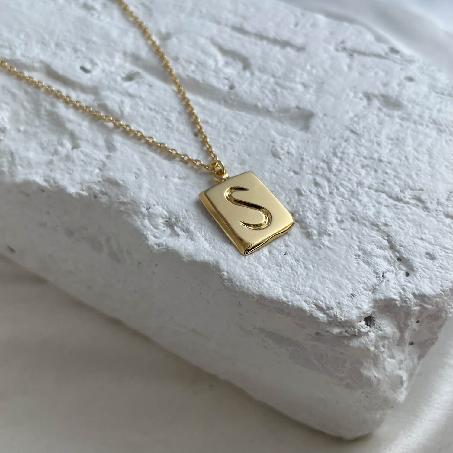 Scrawled Initial Pendant in Gold A Z