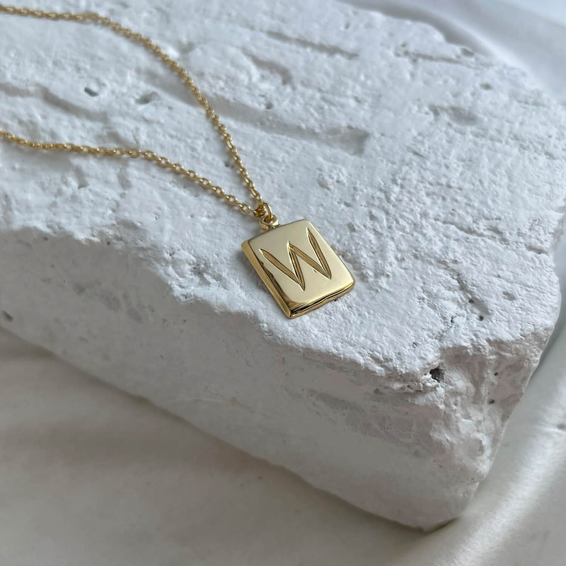 Scrawled Initial Pendant in Gold W