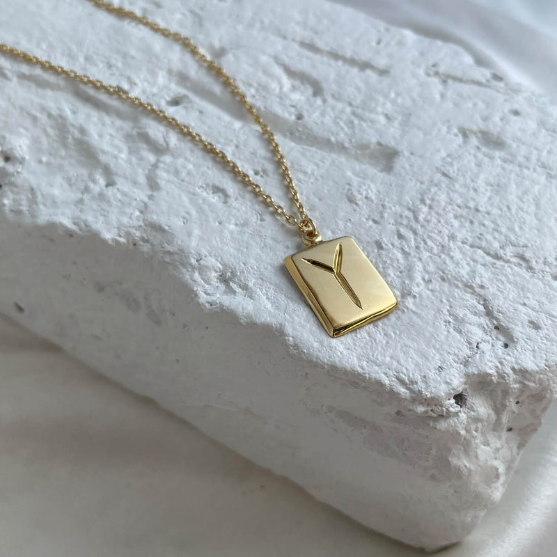 Scrawled Initial Pendant in Gold Y