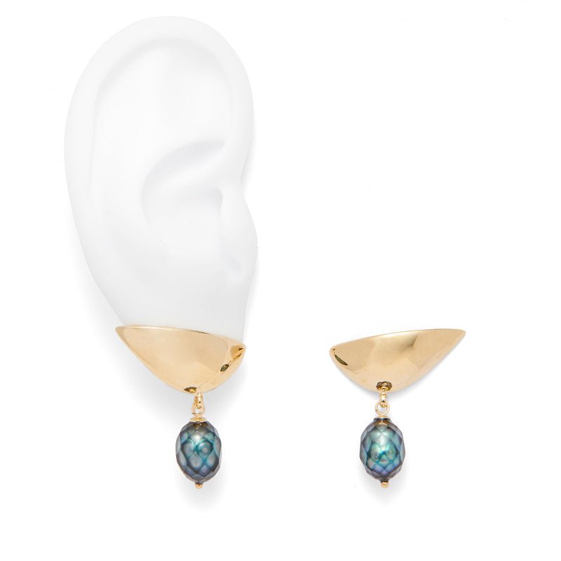 Faceted Pearl Lobe Earring in Gold