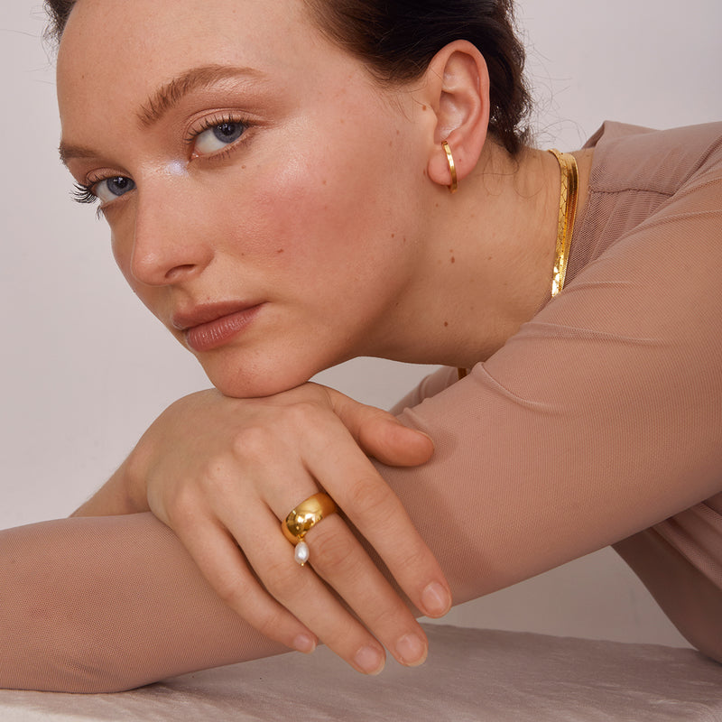 Lady Grey Jewelry Oval Huggie Earring in Silver