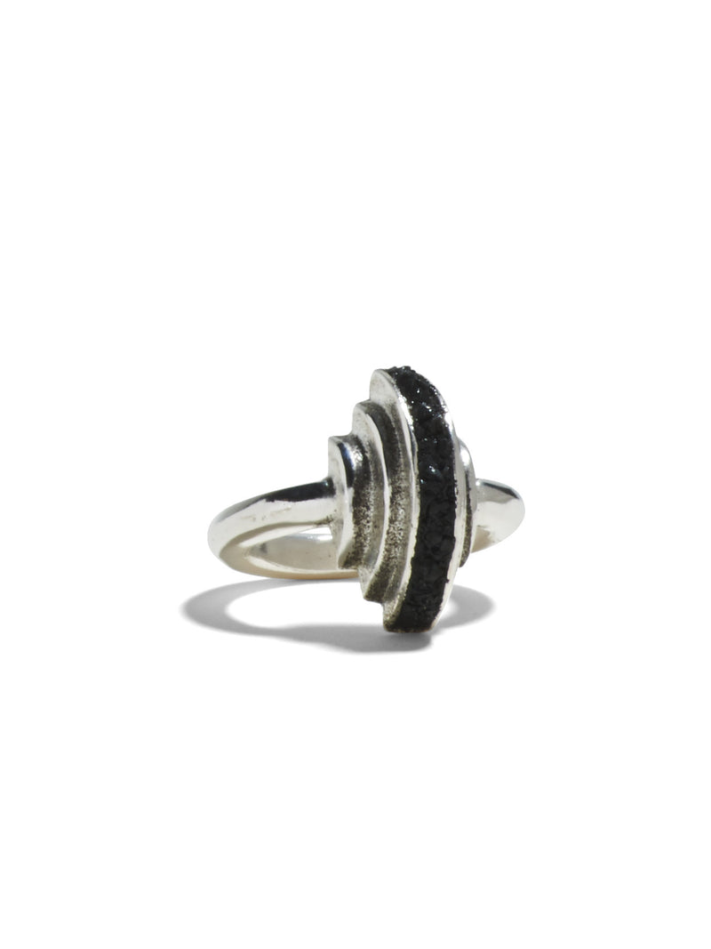 Crescent Ring in Silver/Jet