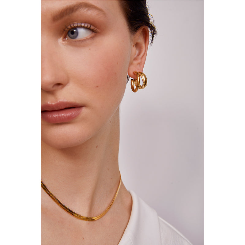 Pearl Herringbone Necklace in Gold