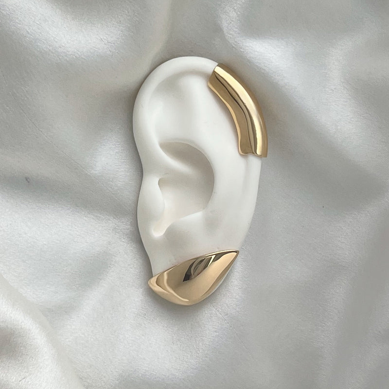 Lobe Earrings in Gold