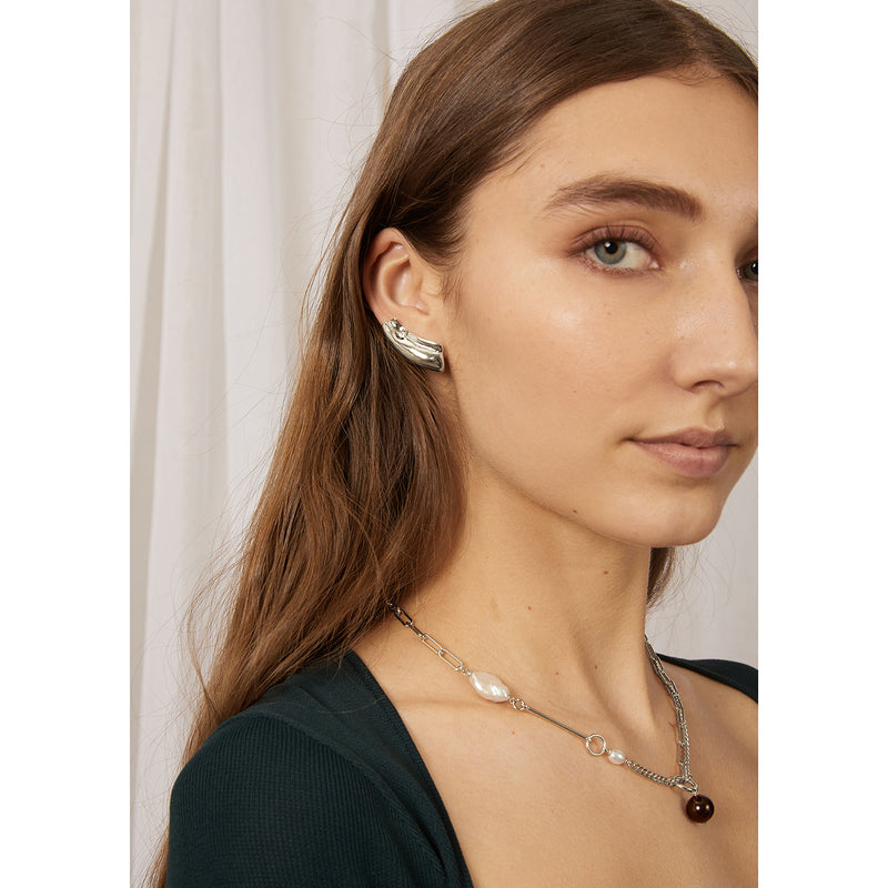 Sheath Earring in Silver